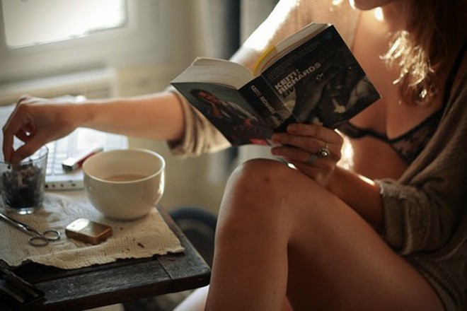 book-coffee-girl-morning-Favim.com-2413077.jpg